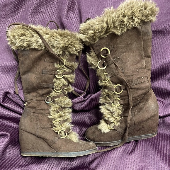 ➡️ BOGO ⬅️ Chocolate Brown & Caramel Suede Wedged Faux Fur Boots - Picture 1 of 7